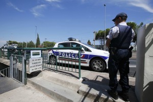 Savdski kralj razburja Francoze, ki zaradi njega ne morejo na plažo