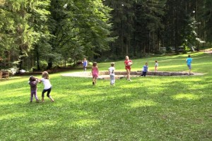 VIDEO: V Dolenjskih Toplicah poletni piknik družin Aninega sklada