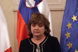 Zaradi zlorab in goljufij je MZZ veleposlanici v Parizu že skrajšal mandat