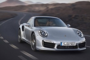 Policistom se je pohvalil, da je s porschejem po Dolenjki drvel 290 kilometrov na uro