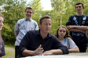 Cameron odločen preprečiti "vdiranje" migrantov v Veliko Britanijo