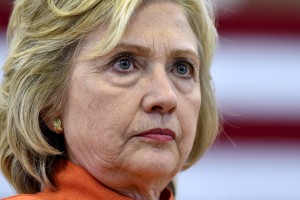 Clintonova še vedno favoritinja, Trump vse resnejši kandidat