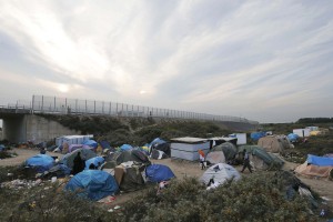 V Calaisu danes podpis sporazuma glede migrantov
