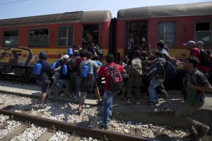 Makedoniji primanjkuje železniških vagonov za prevoz migrantov