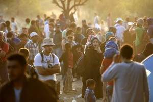 Makedonija je razglasila izredne razmere zaradi navala migrantov
