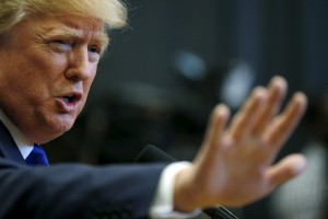 Trumpova privrženca pretepla nezakonitega priseljenca; Trump: Ljudje, ki mi sledijo, so zelo strastni