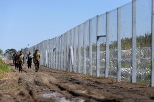 Migrantski val iz Makedonije preko Srbije dosegel Madžarsko