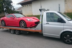 FOTO: Zasegli Ferrarija