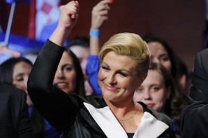 Zahteva predsednici Kitarović, da se v vojsko uvede pozdrav »Za dom spremni«