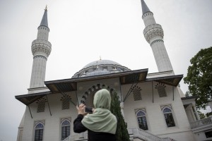 Mitja Iršič: Zakaj islamofobija ni fobija, zakaj izpostavljanje težav islama ni rasizem in zakaj je Evropa lahko upravičeno zaskrbljena zaradi beguncev