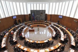 Poslance po koncu počitnic najprej čaka begunska problematika