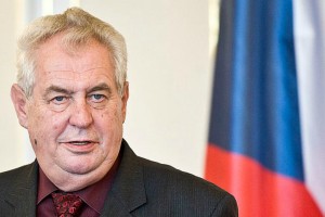 Češki predsednik Zeman: Begunci prinašajo bolezni in terorizem
