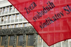 Sindikati začenjajo zbirati podpise za redefinicijo minimalne plače