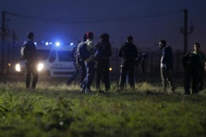 Zaradi migrantov na progi ustavili železniški promet pod Rokavskim prelivom