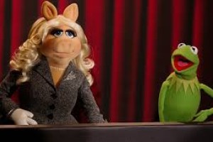 Miss Piggy in žabec Kermit z novima ljubeznima