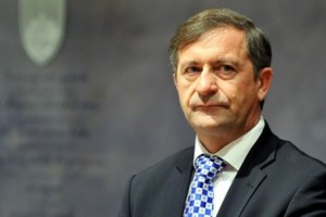 Erjavec: Begunci se morajo strinjati z razporeditvijo po EU