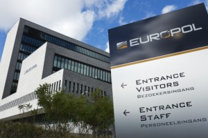 Europol: V Evropi aktivnih več kot 30.000 tihotapcev z ljudmi