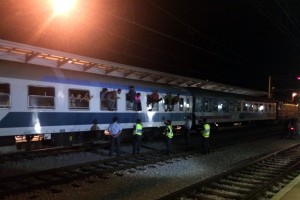 Begunci ponoči poskušali prečkati zeleno mejo, tujci z dobovskega vlaka v Postojni