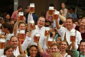 Oktoberfest letos v senci begunske krize, München poln migrantov