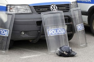 Policija oglobila aktiviste, ki so zaprli promet na Obrežju