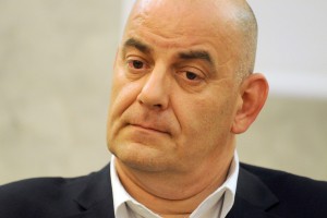 Poskus novega pritiska na AVK