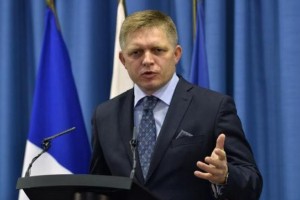 Slovaški premier Fico: Raje sankcije kot "diktat EU" glede kvot za begunce
