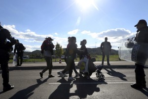 V Slovenijo manj migrantov, a priseljenski val na Balkanu se krepi