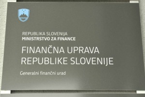 Furs za delo na črno izrekel za 1,7 milijona evrov glob