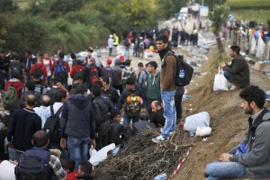 Na Hrvaško v petek vstopilo skoraj 10.000 beguncev