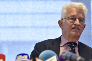 DUTB brani plače šefov: Vse je skladno s politiko prejemkov in pogodbami