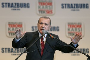 Turčija in EU skupaj nad migrantsko krizo: patrulje na morju, taborišča za milijone