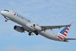 Pri American Airlines necepljenim odredili neplačan dopust