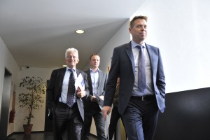 Obglavljenje slabe banke: vlada razrešila Nyberga in odpoklicala Manssona