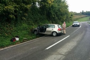 FOTO: Nesreča na cesti Hrast-Jugorje 