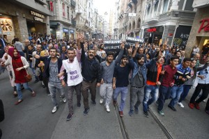 V Turčiji tri dni žalovanja, v Istanbulu Erdogana označili kot "lopova in morilca"