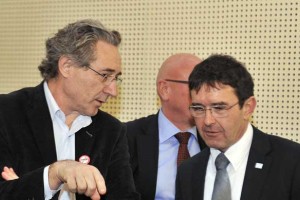 Vlada na pogajanja za javni sektor z novim predlogom, na sindikalni strani že kritike