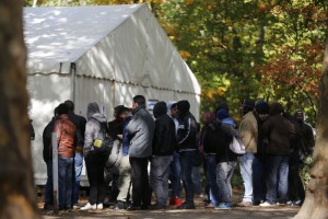 Prosilci za azil s tožbo od Nemčije terjajo takojšnje izplačilo podpore in zatočišče