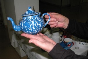 FOTO: V Loškemu Potoku razstava čajnikov 