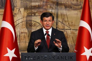 Turški premier Davutoglu: Turčija beguncev ne bo gostila v nedogled