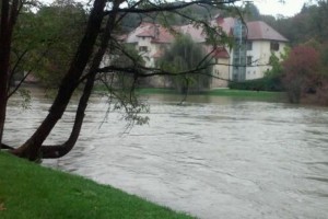 VIDEO: Poplava na Otočcu in Kostanjevici na Krki