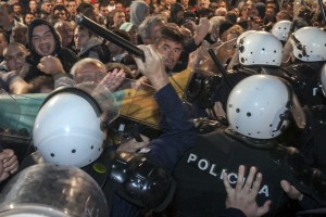 V Podgorici vre: opozicija zahteva odstop Đukanovićeve vlade in "prave volitve"