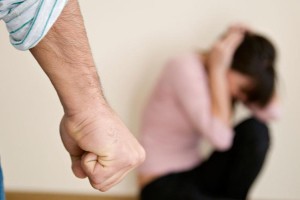 Policisti kar trikrat posredovali zaradi nasilja v družini
