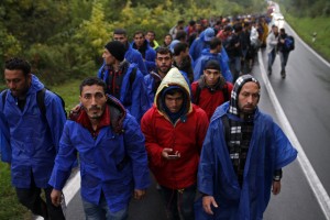 Pred Rigoncami čaka nova pošiljka migrantov, v brežiškem centru že 3000 ljudi