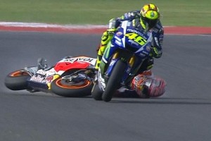 Je Marquez padel sam ali mu je Rossi pomagal?