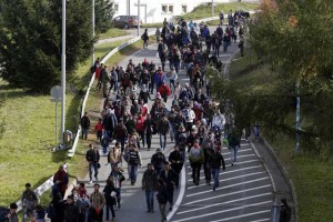 Minister Koprivnikar javne uslužbence prosi, naj pomagajo pri delu z migranti