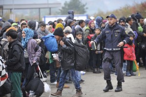 Ponoči v Dobovo prispeli novi štirje vlaki z migranti