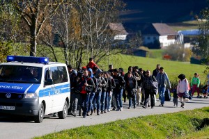 Merklova se trudi rešiti koalicijski spor zaradi migrantov