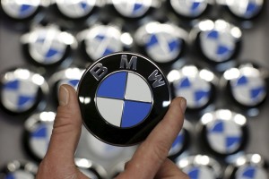 Migranti zavrnili, da bi delali v BMW. Skoraj vsi živijo od socialne pomoči.