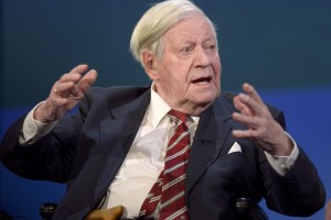 Umrl bivši nemški kancler Helmut Schmidt