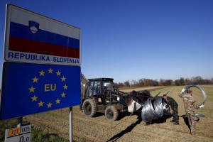 Hrvati pozvali Slovenijo, naj čim prej umakne ograjo s spornih točk